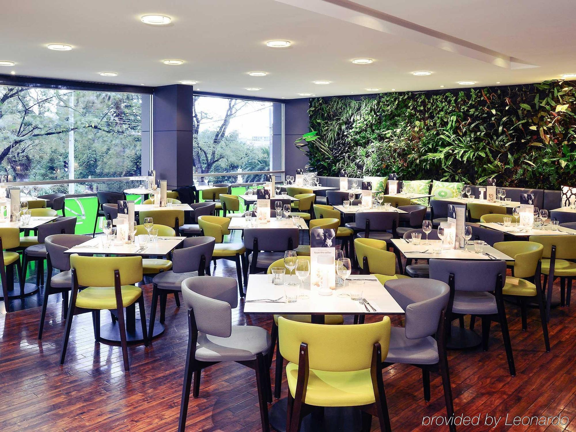 Mercure Melbourne Treasury Gardens Bagian luar foto