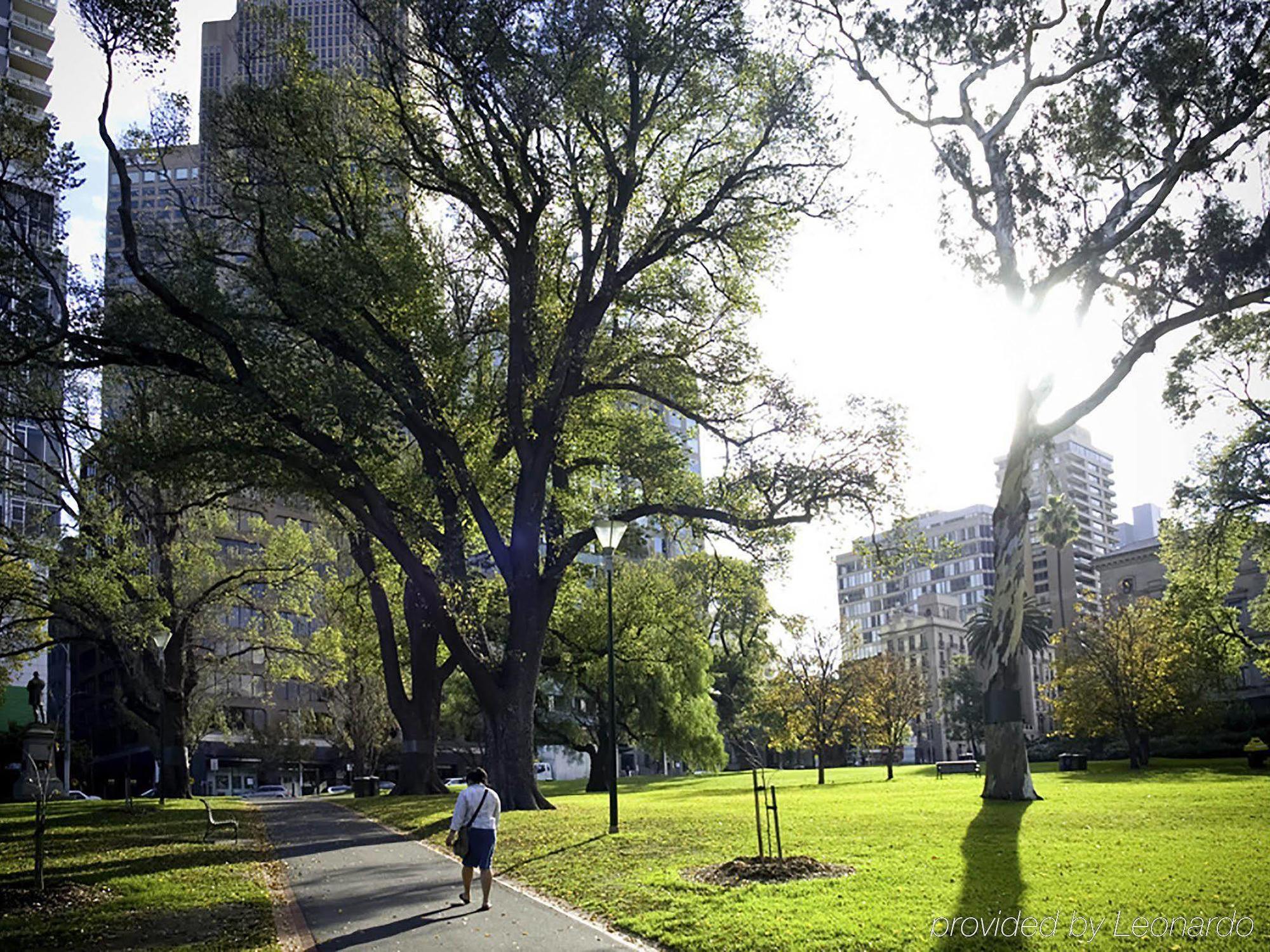 Mercure Melbourne Treasury Gardens Bagian luar foto