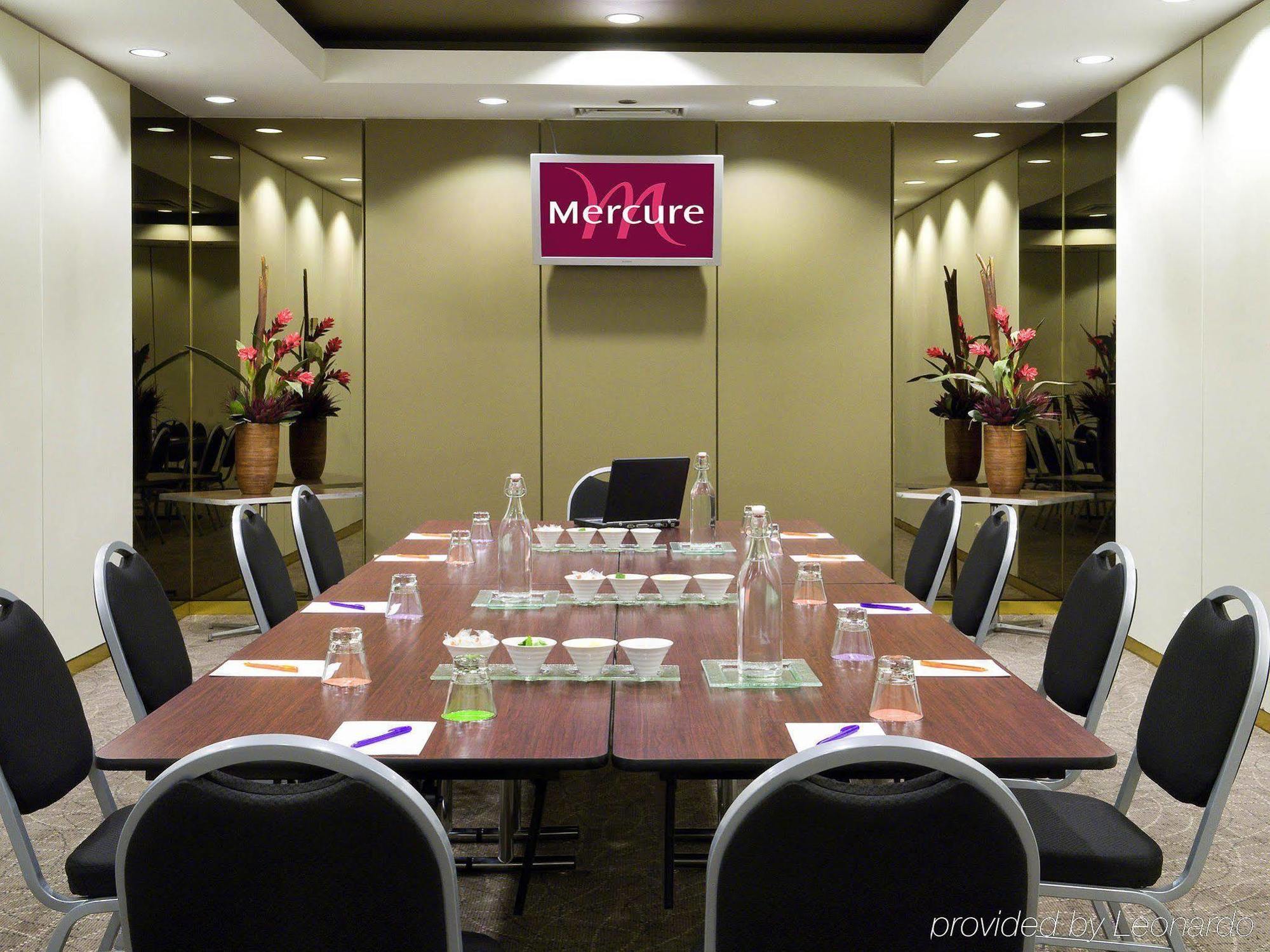 Mercure Melbourne Treasury Gardens Bagian luar foto