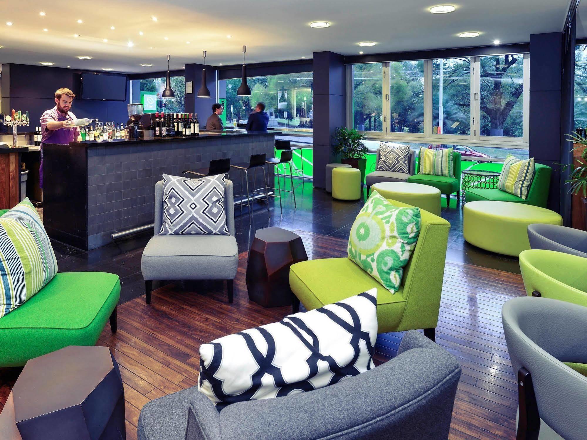 Mercure Melbourne Treasury Gardens Bagian luar foto