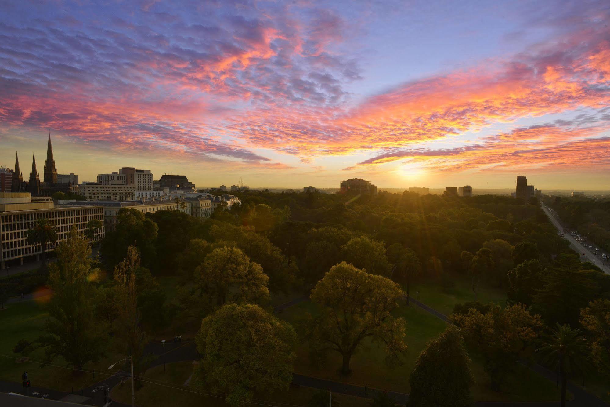 Mercure Melbourne Treasury Gardens Bagian luar foto