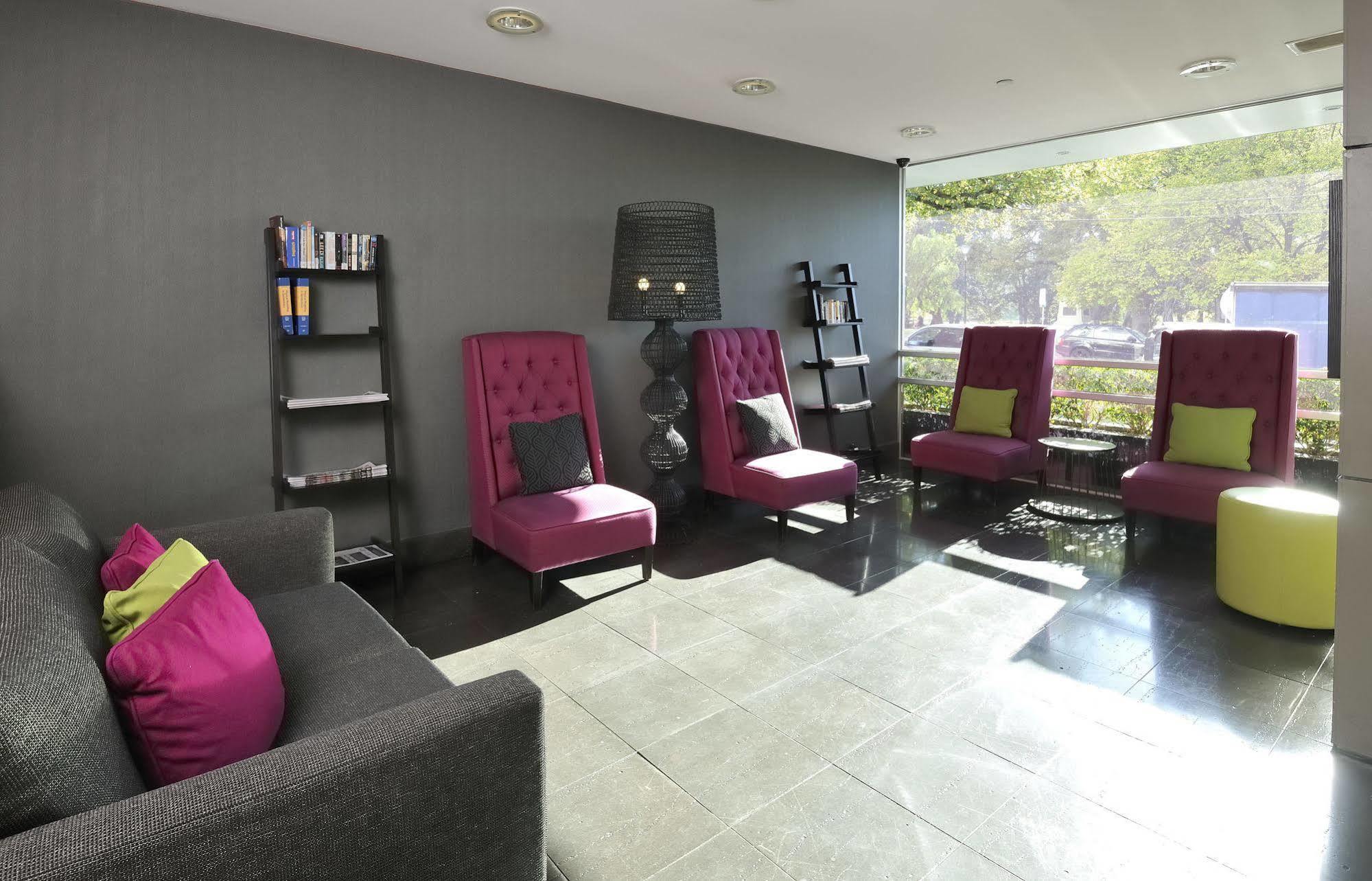 Mercure Melbourne Treasury Gardens Bagian luar foto