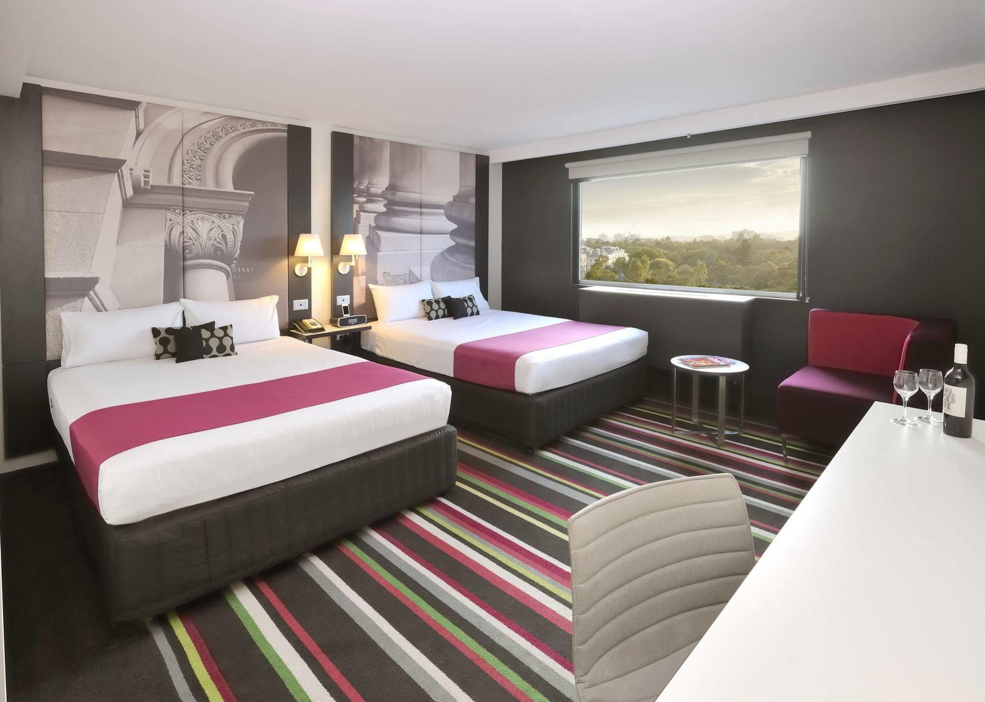 Mercure Melbourne Treasury Gardens Bagian luar foto