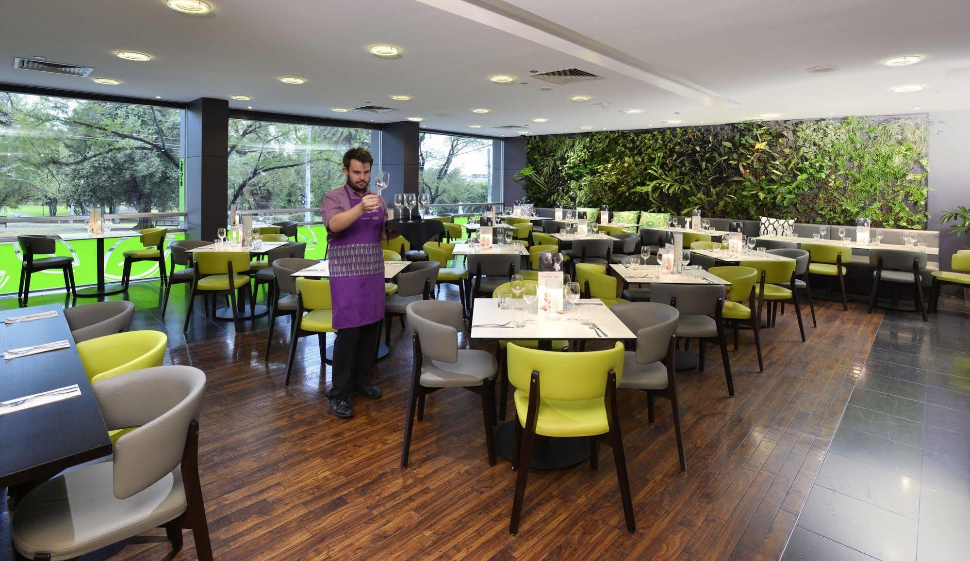 Mercure Melbourne Treasury Gardens Bagian luar foto